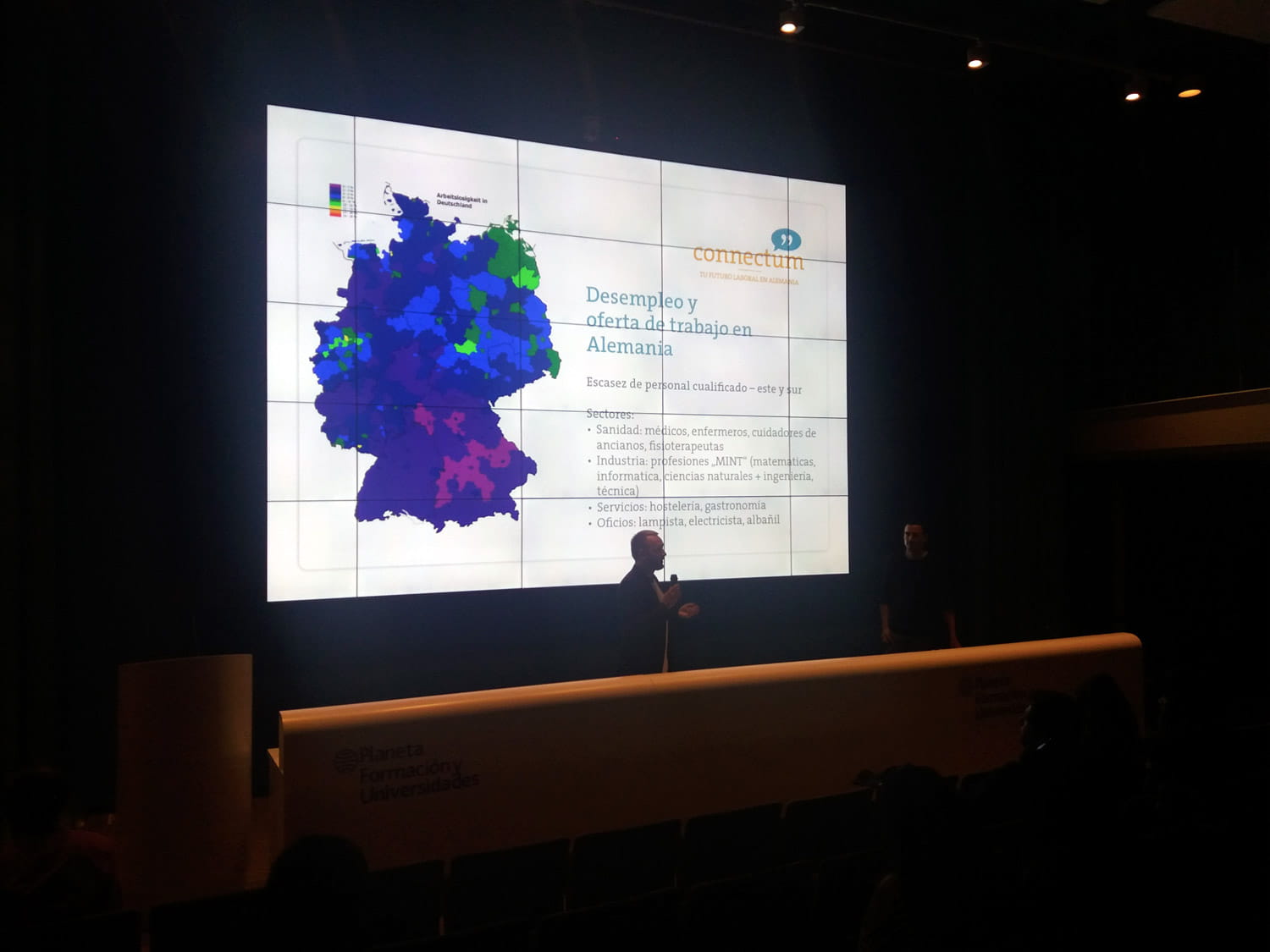Conferencia sobre el modelo de Formación Profesional DUAL en Alemania.