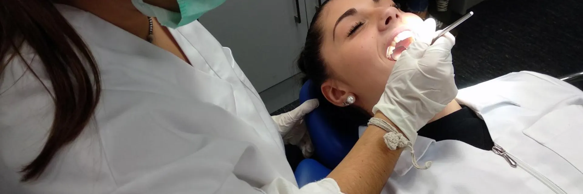 Estudiante higiene bucodental