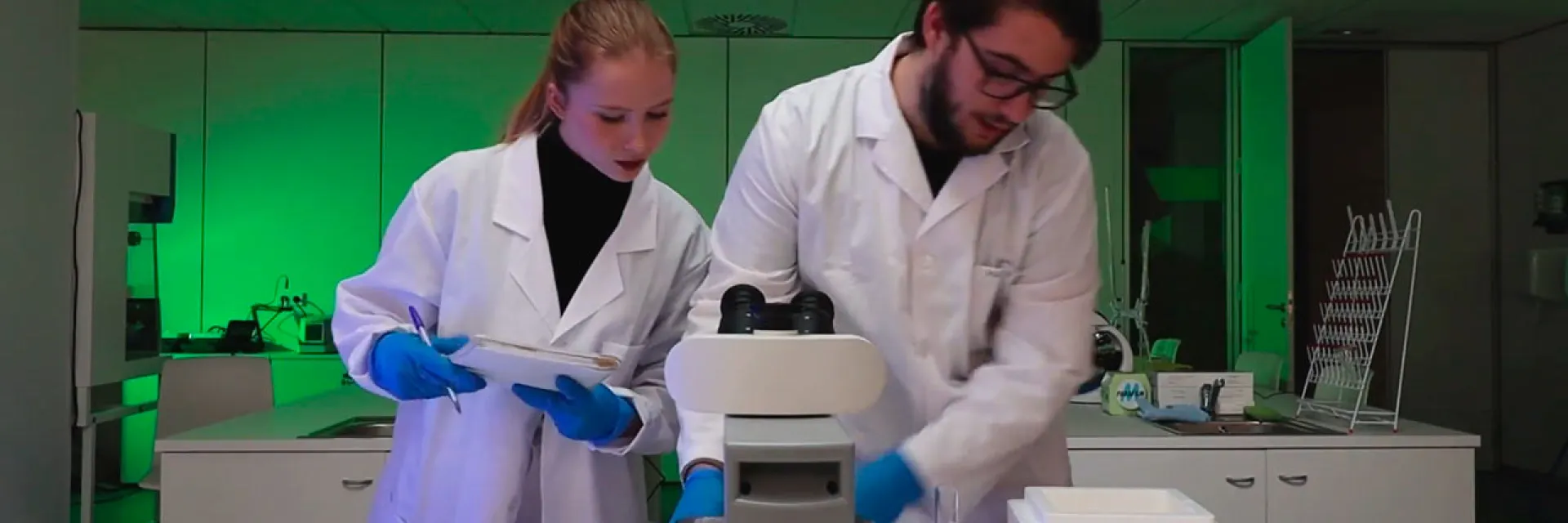 Cortometraje - Técnicos sanitarios esclareciendo un caso policial