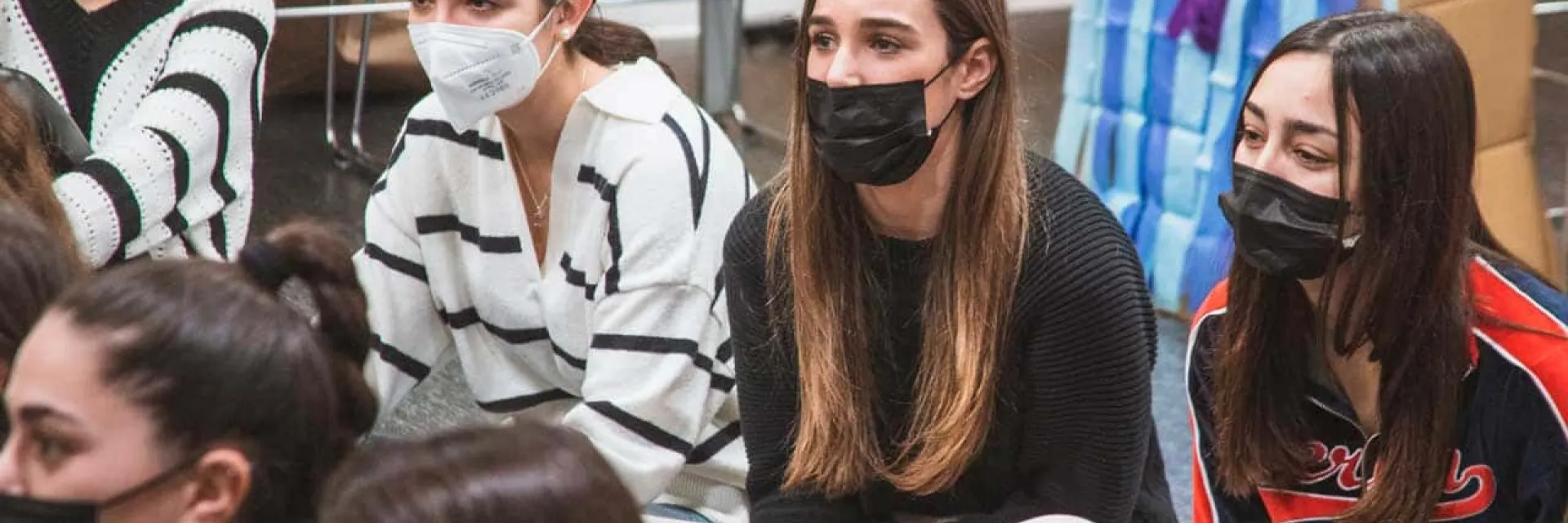 Alumnas en aula - educación infantil