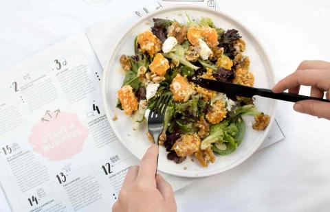 Una comida equilibrada conforme a la dieta preparada por un nutricionista 