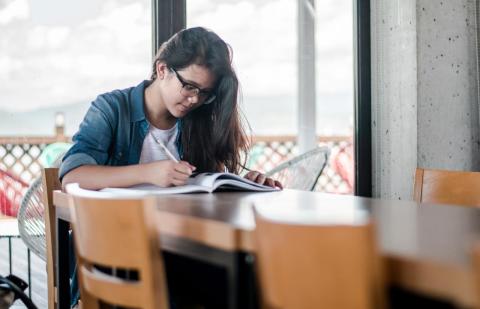 Estudiante de un curso de Especialización en iiFP