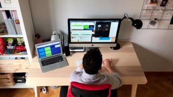 Alumno estudiando online