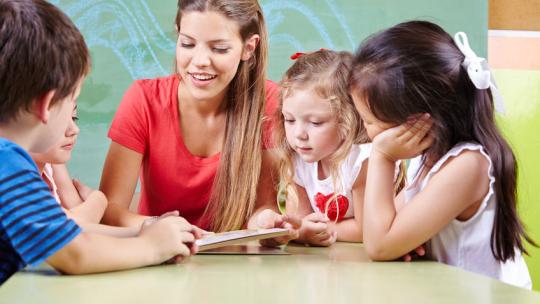 Maestra potencia la autonomía personal en sus alumnos de infantil