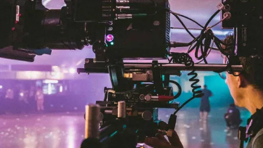 Productor audiovisual gestiona, planifica y supervisa los recursos de un proyecto