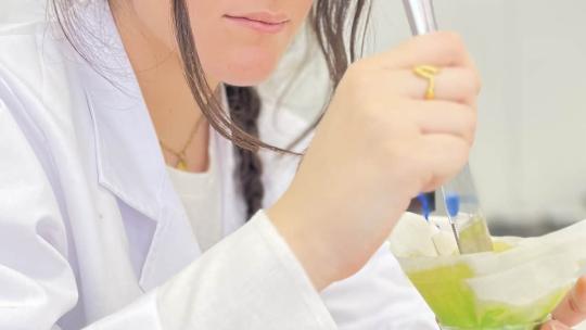 Técnico de nutrición y dietética en laboratorio