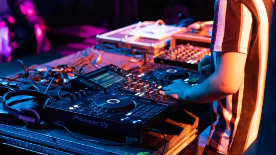 Alumno de FP en Vídeo Disc-Jockey y Sonido trabaja como DJ