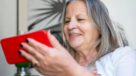 Brecha digital en adultos mayores | Blog iFP