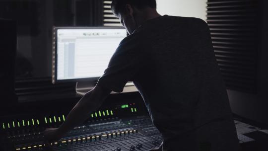 cuales-son-las-funciones-de-un-tecnico-en-sonido.jpg