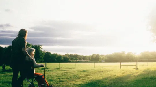 El cuidado de personas mayores un sector con grandes oportunidades laborales | iFP