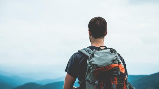 hiker-1149877_1280.jpg
