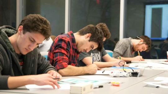 escritorio hombres escritura escribiendo