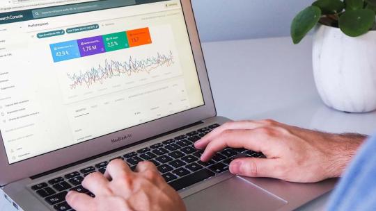 Posicionamiento en buscadores (SEO/SEM) y Comunicación en Redes Sociales