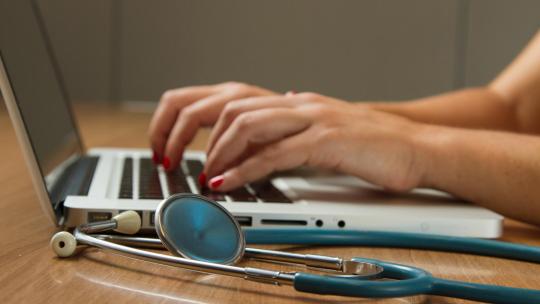 razones-para-estudiar-documentacion-administracion-sanitaria.jpg