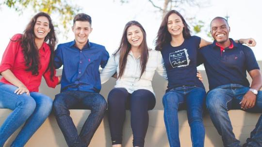 Estudiantes de FP integración social sonríen