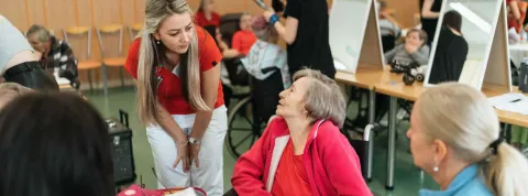 Los cuidadores de personas mayores y discapacitadas demuestran sus competencias emocionales. 