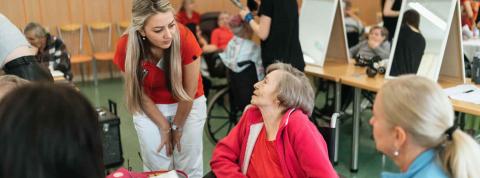 Los cuidadores de personas mayores y discapacitadas demuestran sus competencias emocionales. 