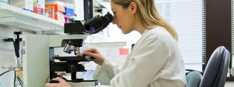 salidas-profesionales-fp-tecnico-superior-laboratorio-clínico-y-biomédico.jpg