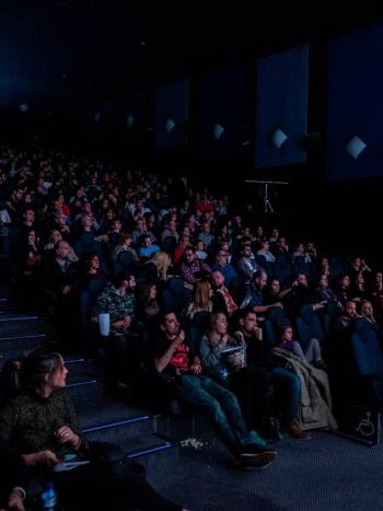 Auditorio lleno de gente en unos premios donde participan y ganan alumnos de iFP